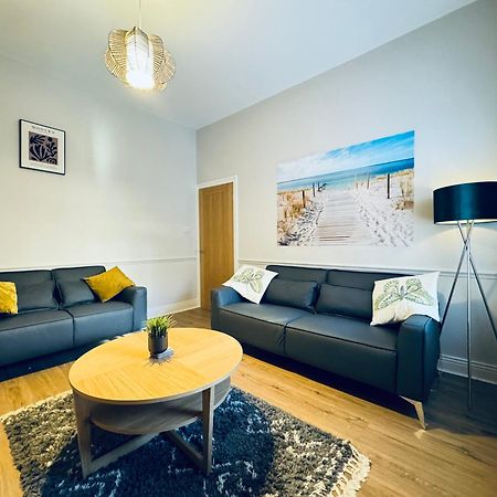 Rockcliffe Retreat, Stylish Coastal Apartment 위틀리베이 외부 사진