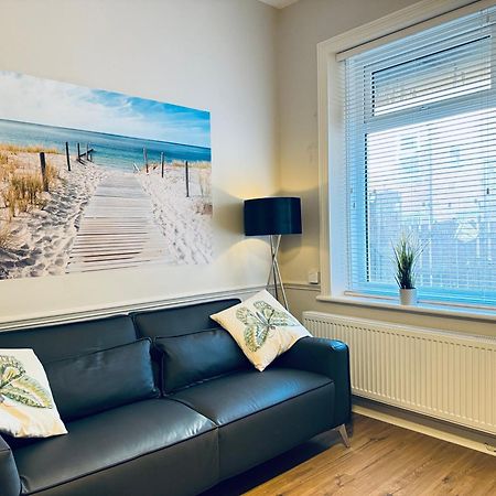 Rockcliffe Retreat, Stylish Coastal Apartment 위틀리베이 외부 사진