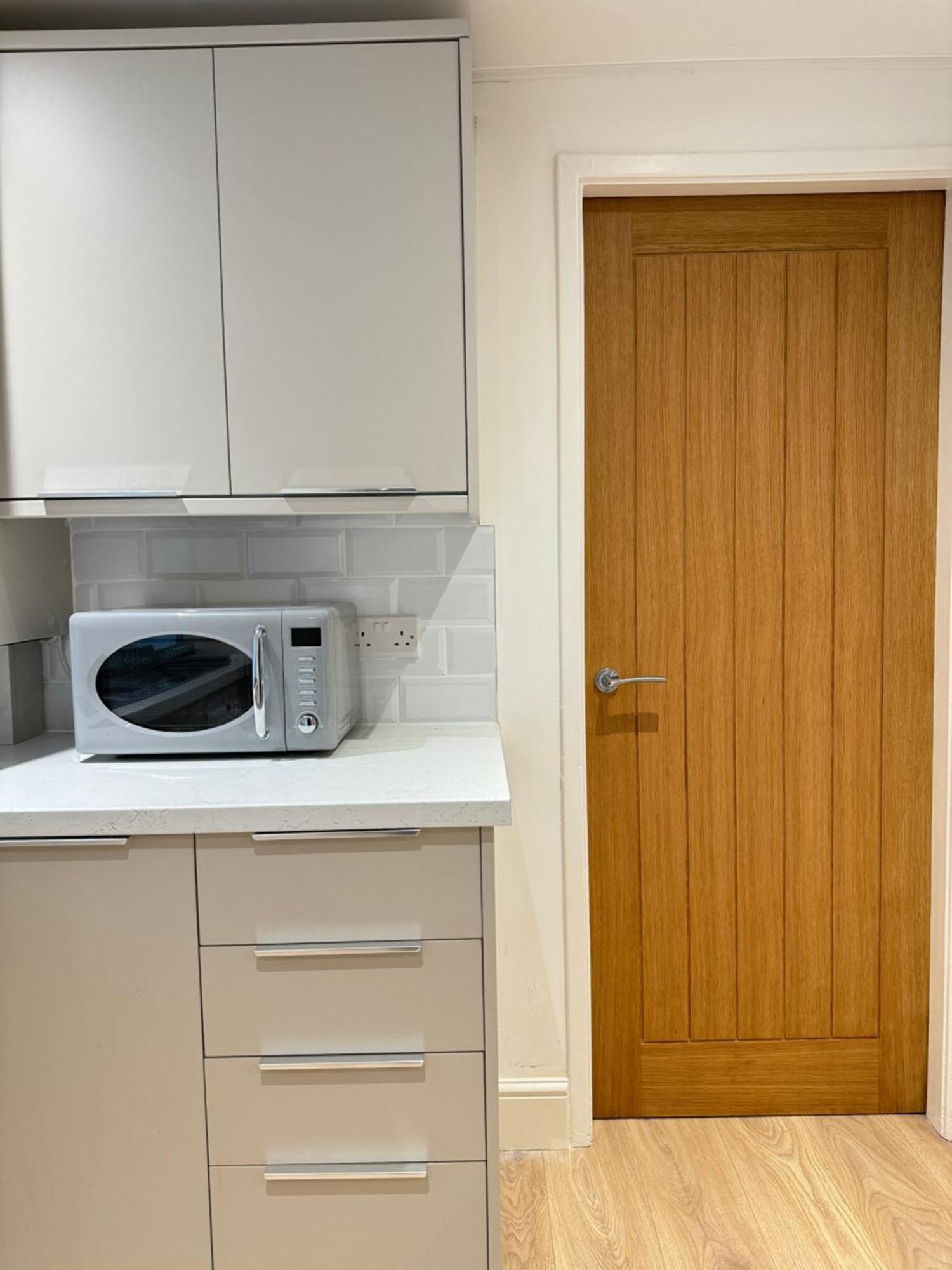 Rockcliffe Retreat, Stylish Coastal Apartment 위틀리베이 외부 사진