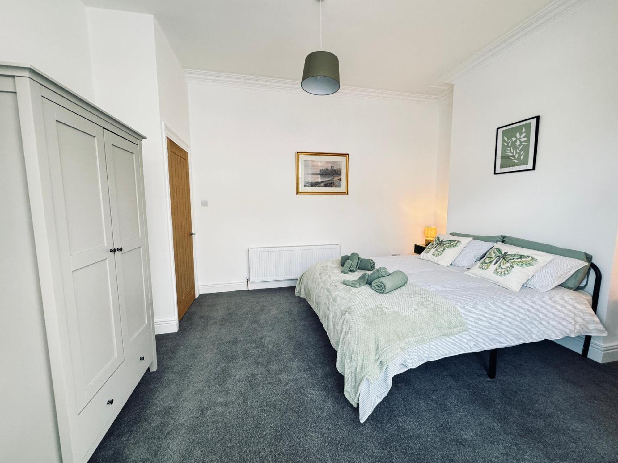 Rockcliffe Retreat, Stylish Coastal Apartment 위틀리베이 외부 사진