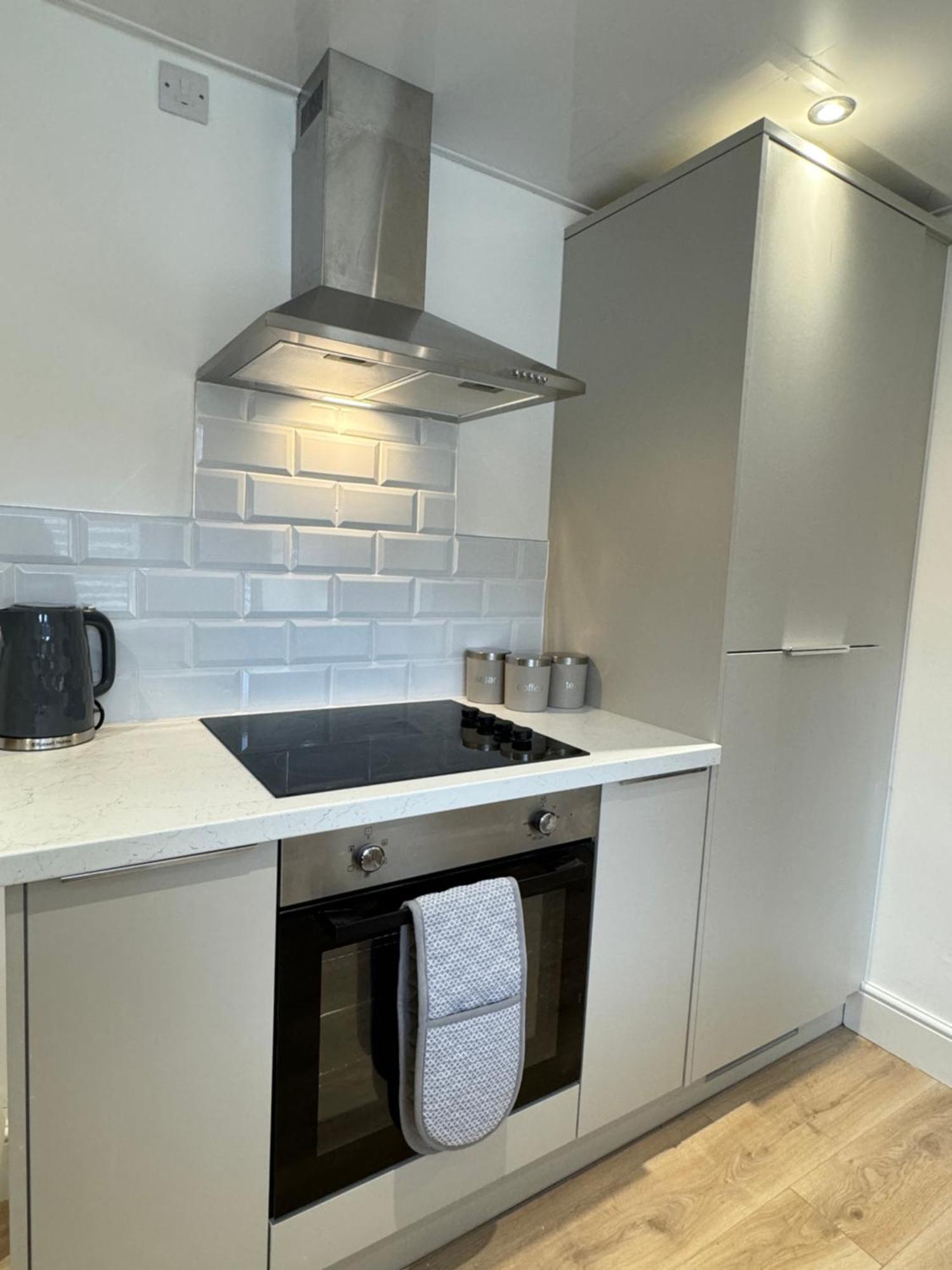 Rockcliffe Retreat, Stylish Coastal Apartment 위틀리베이 외부 사진