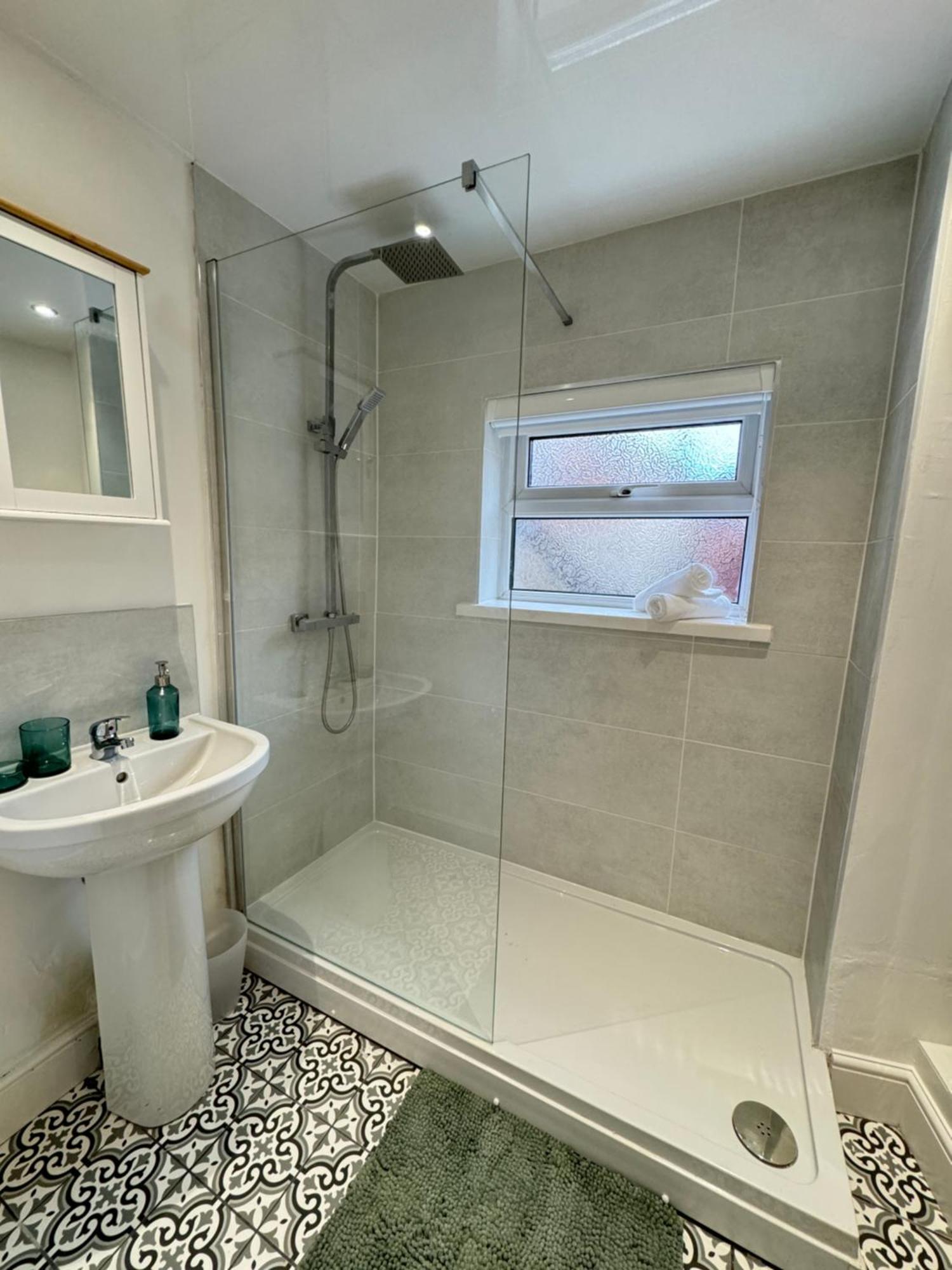 Rockcliffe Retreat, Stylish Coastal Apartment 위틀리베이 외부 사진