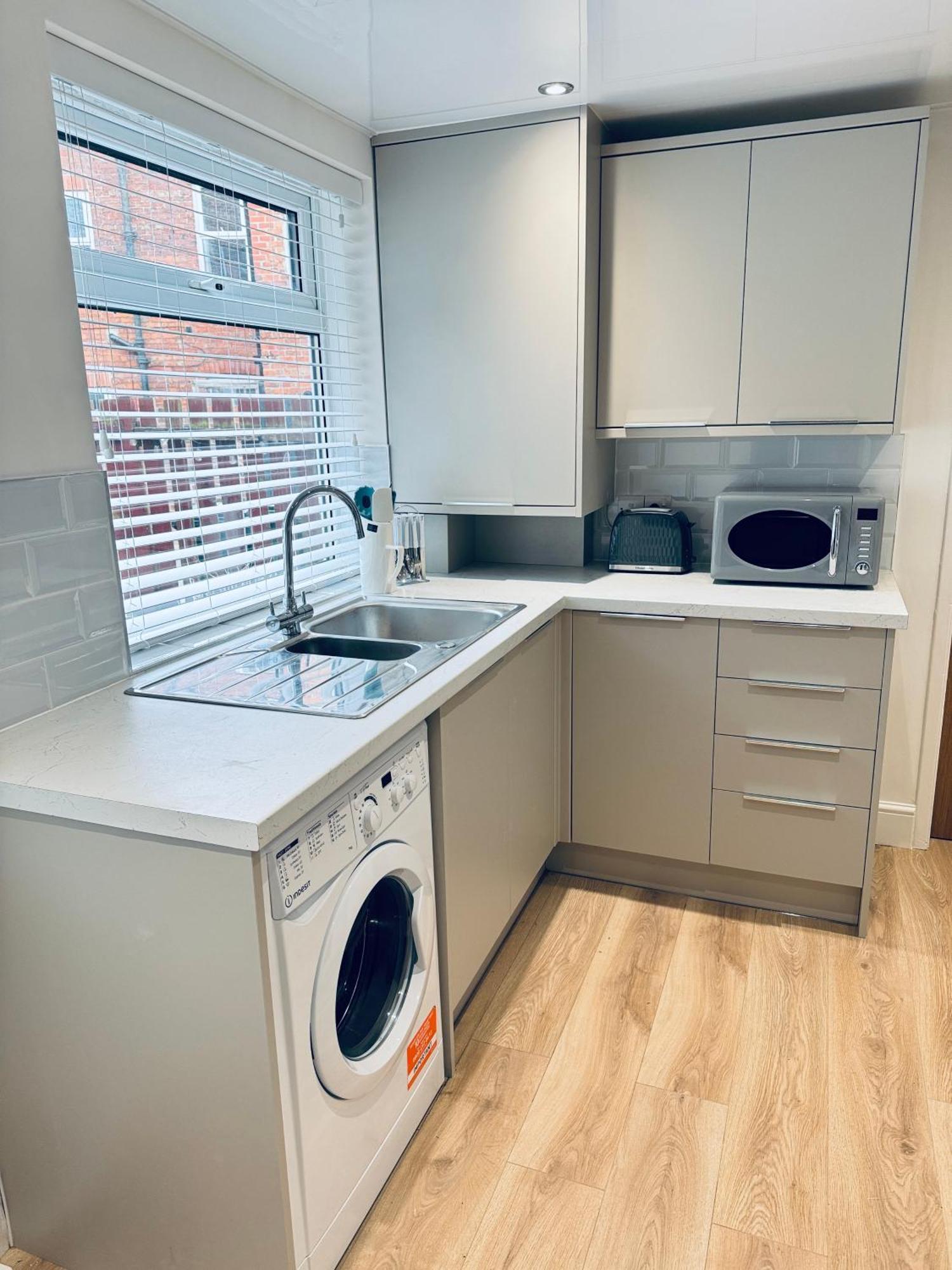 Rockcliffe Retreat, Stylish Coastal Apartment 위틀리베이 외부 사진