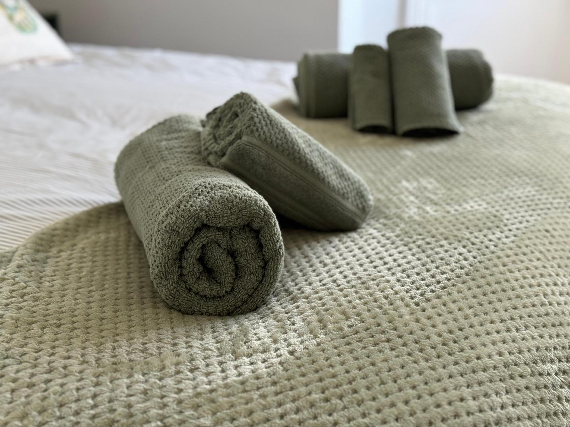 Rockcliffe Retreat, Stylish Coastal Apartment 위틀리베이 외부 사진